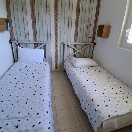 Villa 2 Chambres,climatisé à Proximité Du *