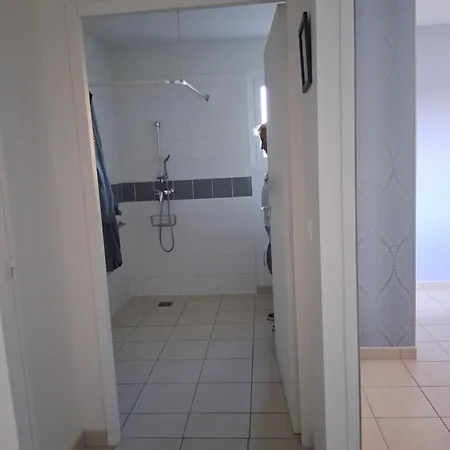 Villa 2 Chambres,climatisé à Proximité Du *